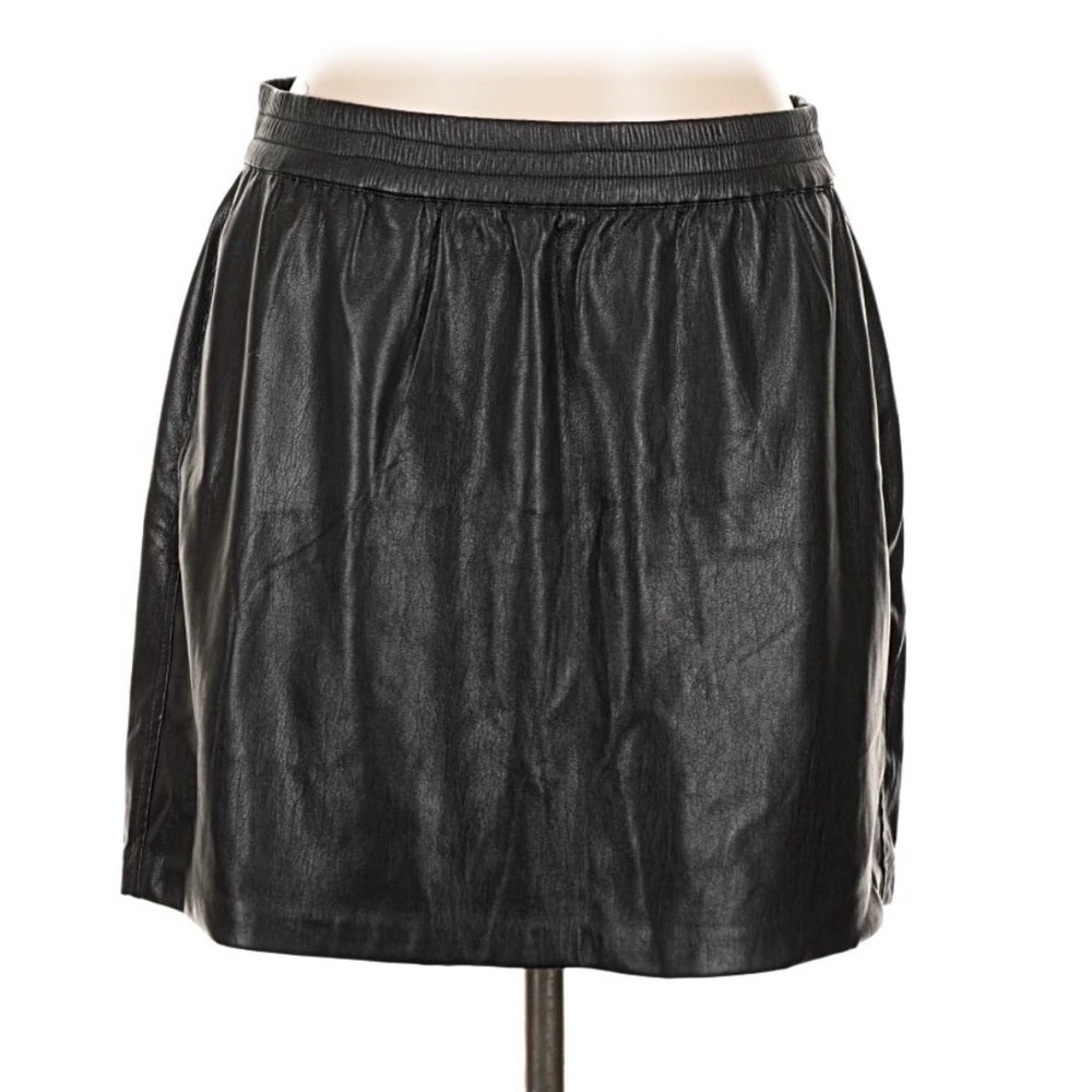 Aritzia Babaton vegan leather skirt